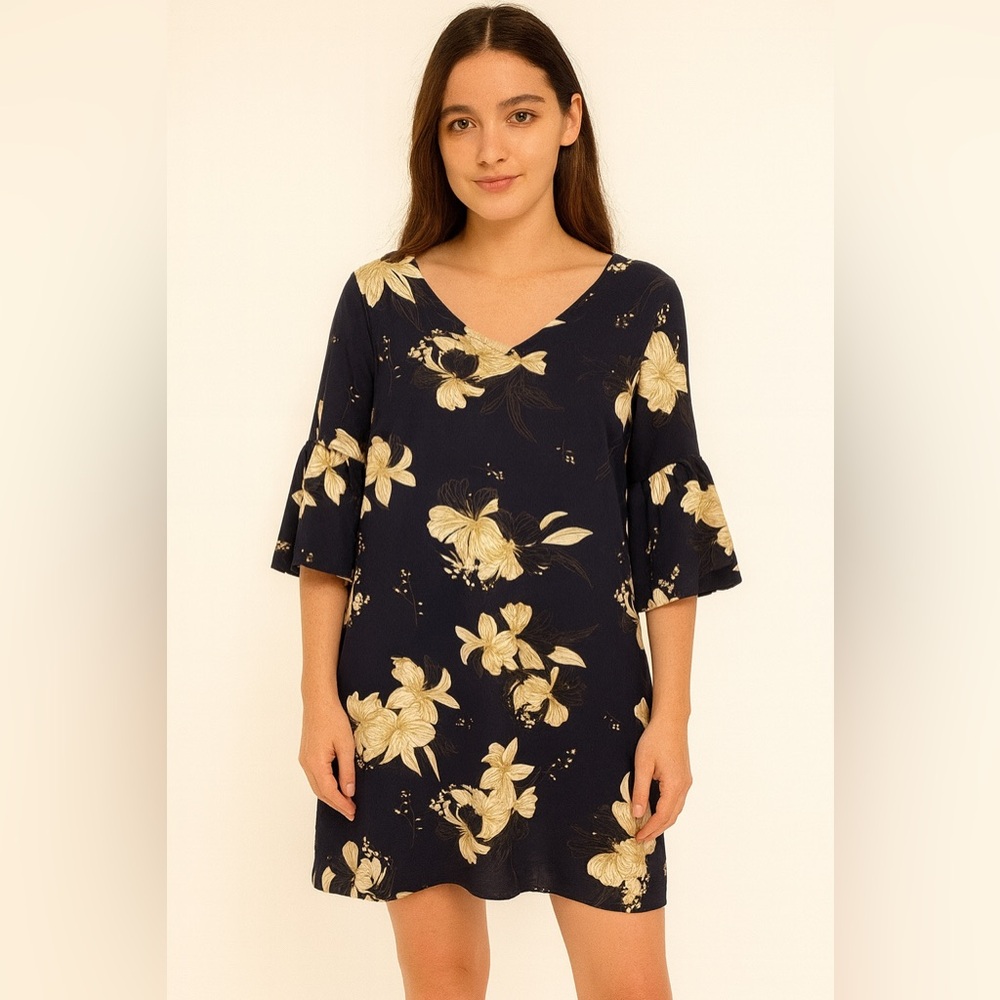 Belongsci Women’s Dress Medium V-Neck Bell Sleeves 3/4 Length BNWT Floral
